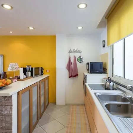 With Terrace And Lovely Sea View Апартаменты